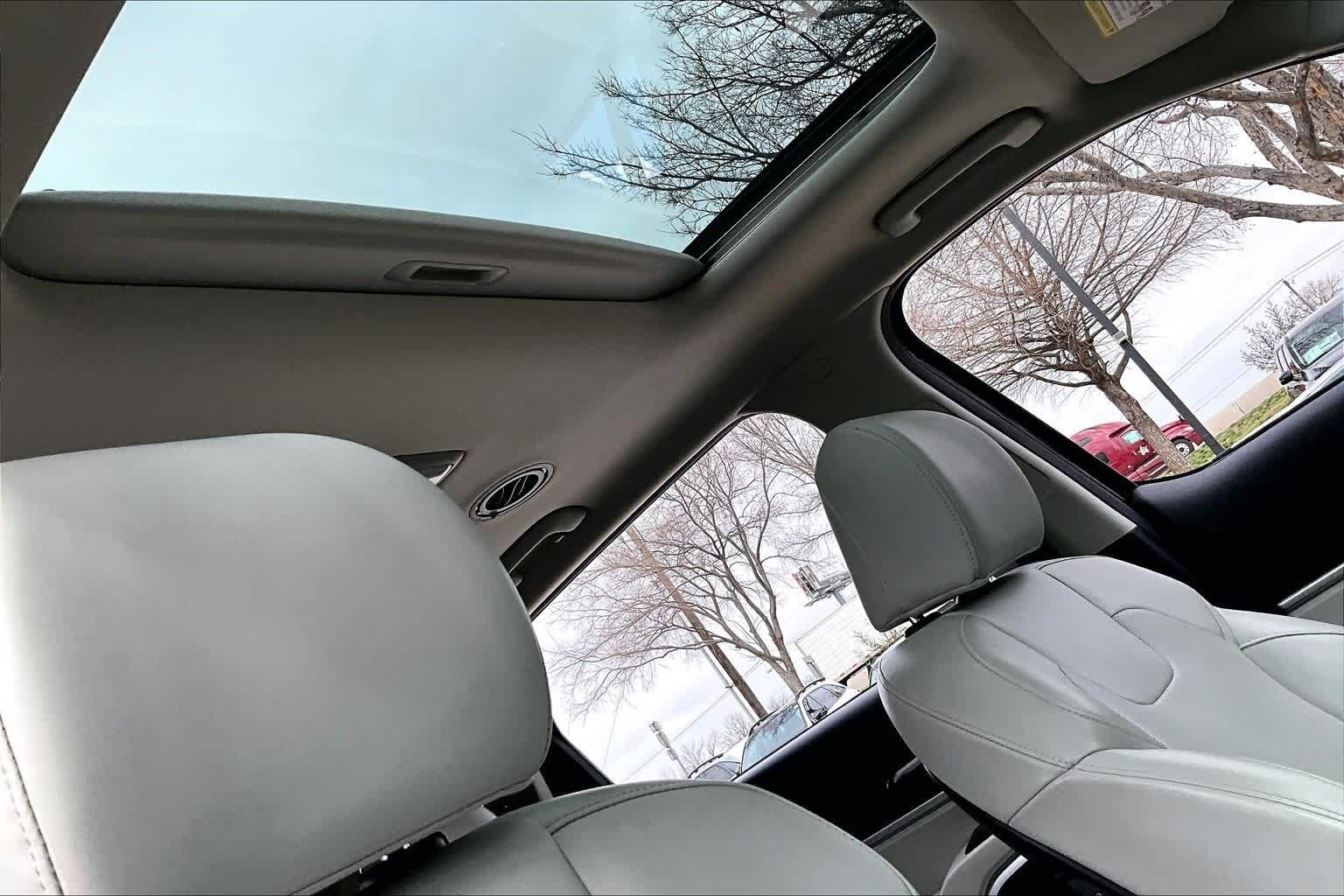 Thumbnail: 2022 Kia Telluride - 16