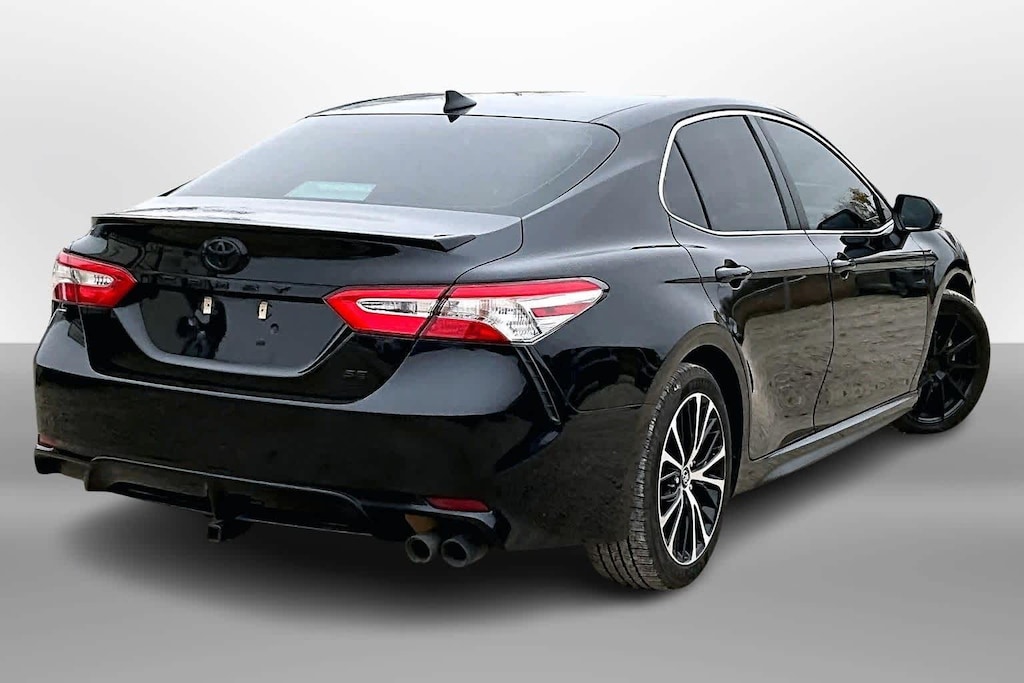 Used 2020 Toyota Camry SE Sedan
