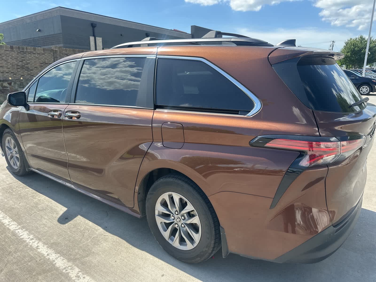 Thumbnail: 2022 Toyota Sienna - 7