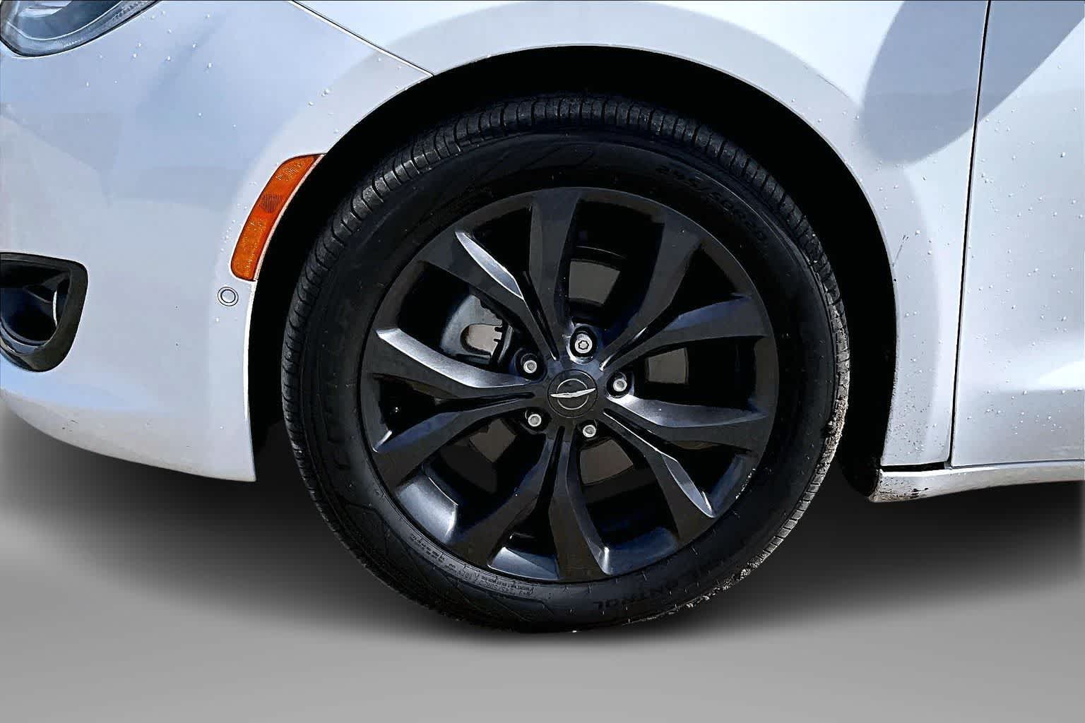 Thumbnail: 2019 Chrysler Pacifica - 8