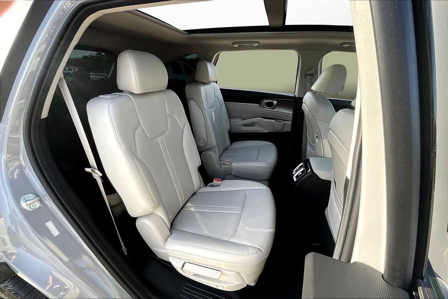 Thumbnail: 2023 Kia Sorento - 27