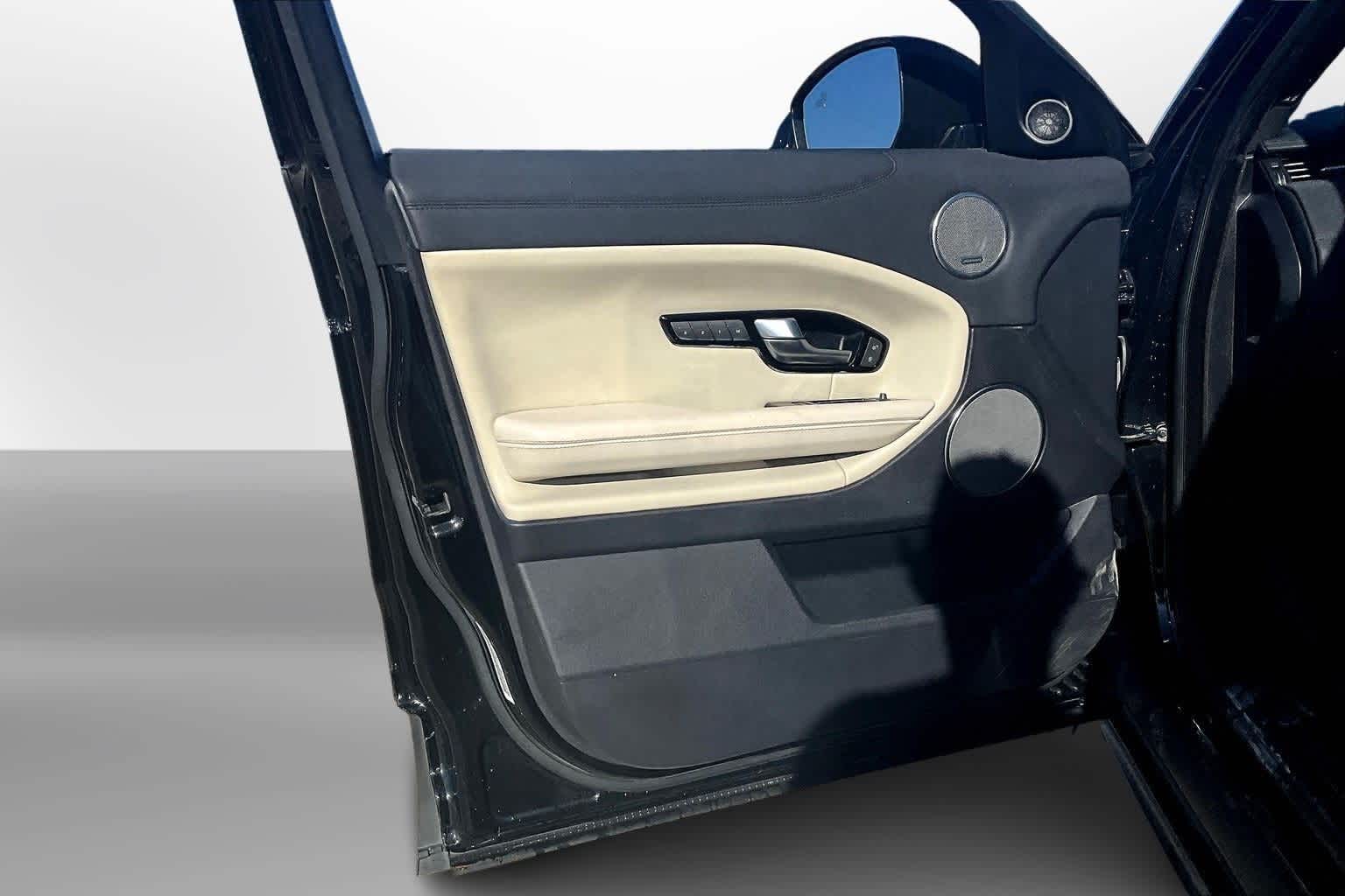 Thumbnail: 2019 Land Rover Range Rover Evoque - 17