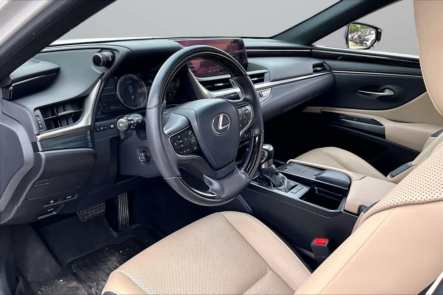 Thumbnail: 2021 Lexus ES - 12