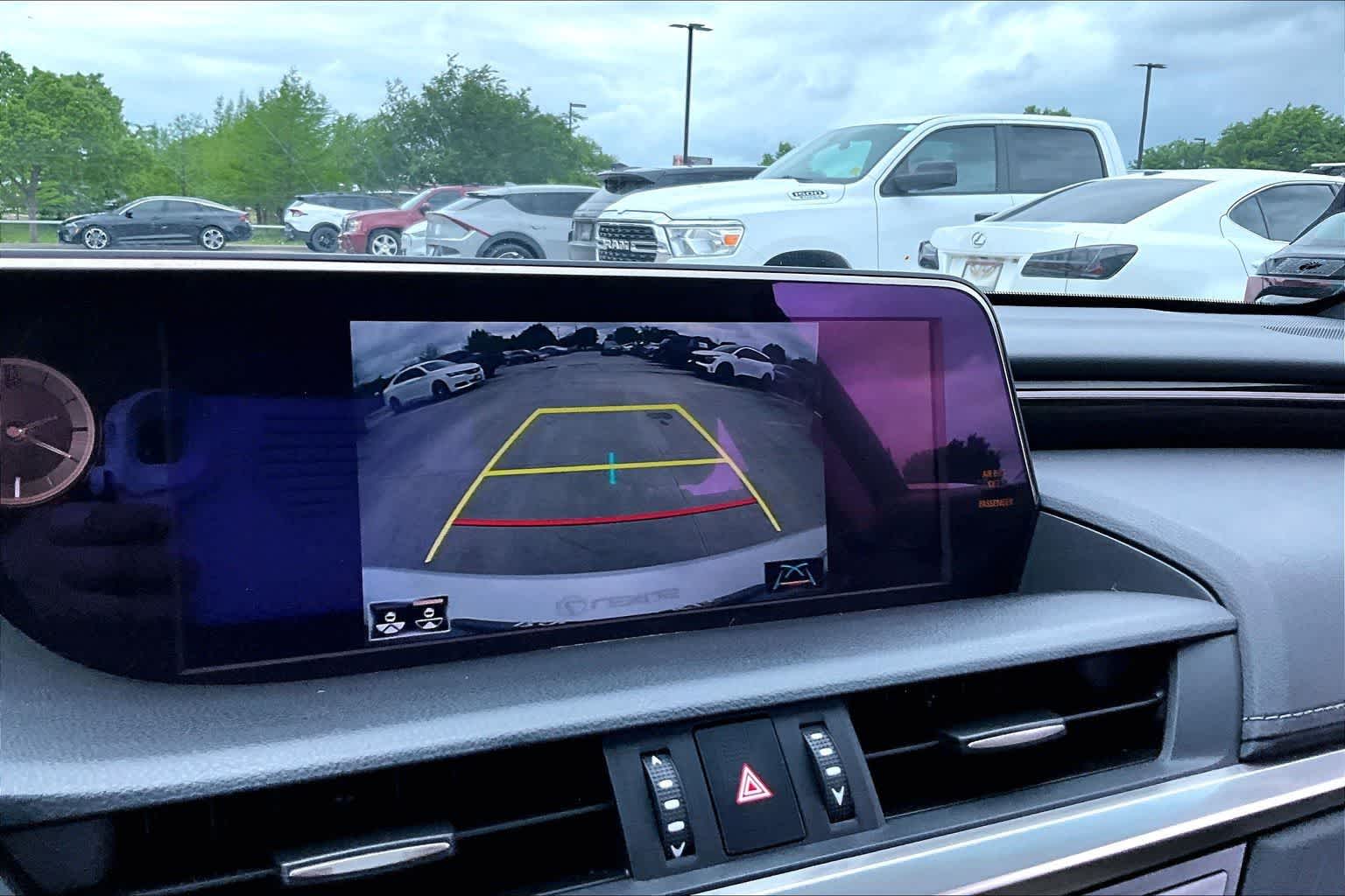 Thumbnail: 2021 Lexus ES - 20