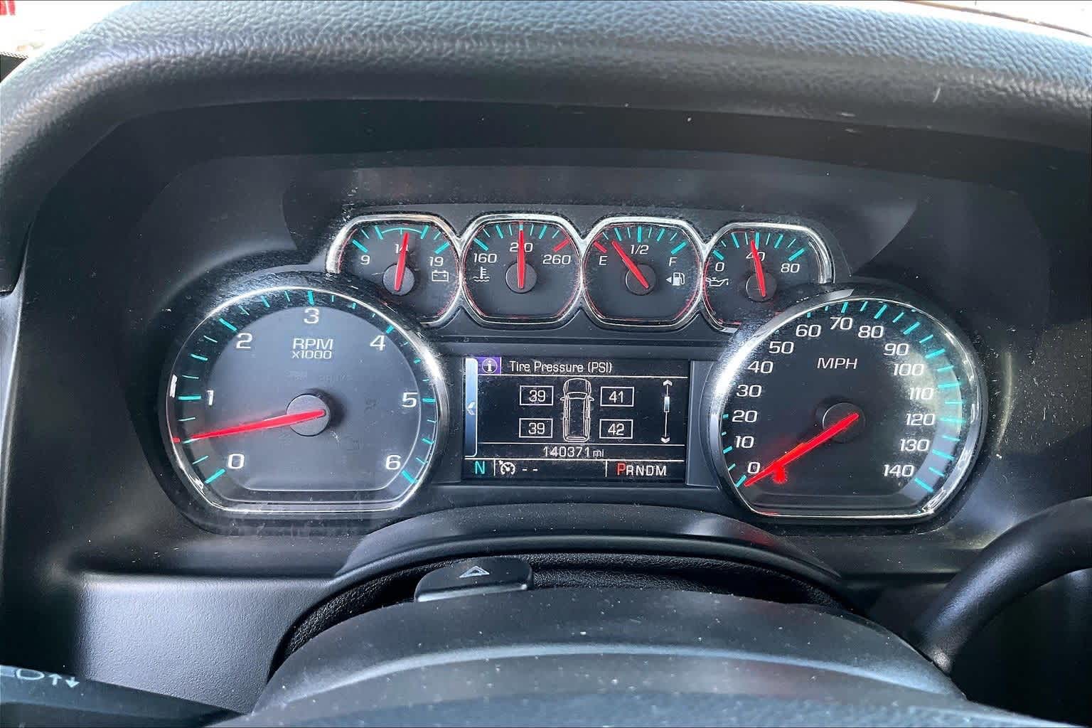 Thumbnail: 2016 Chevrolet Suburban - 21