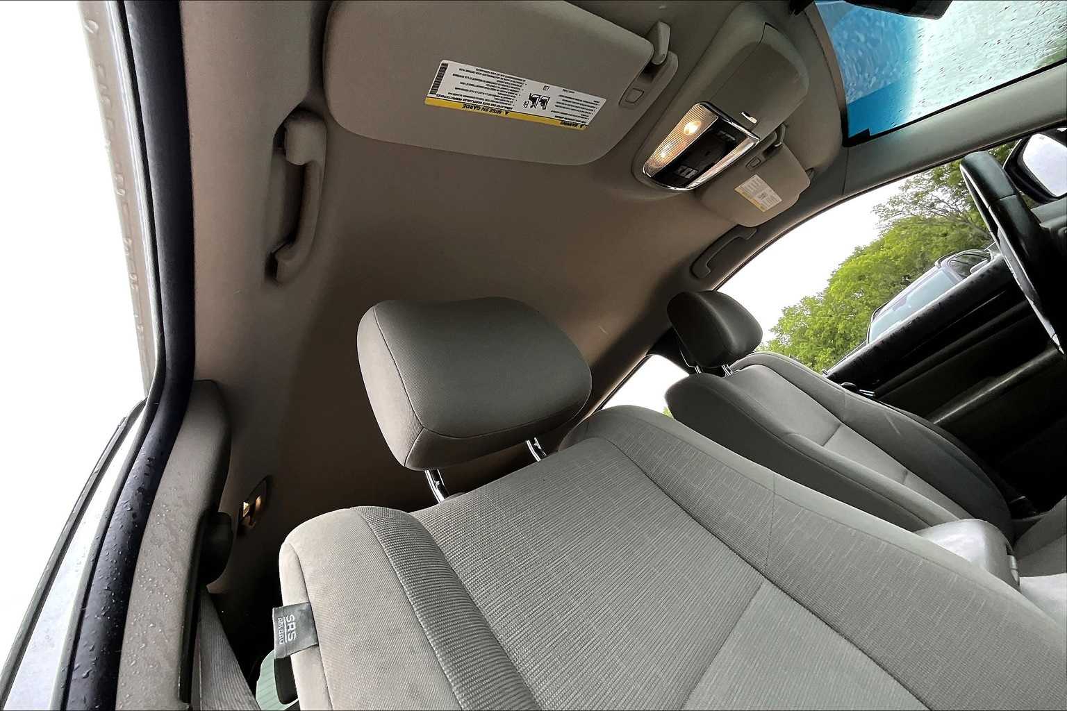 Thumbnail: 2011 Jeep Grand Cherokee - 16