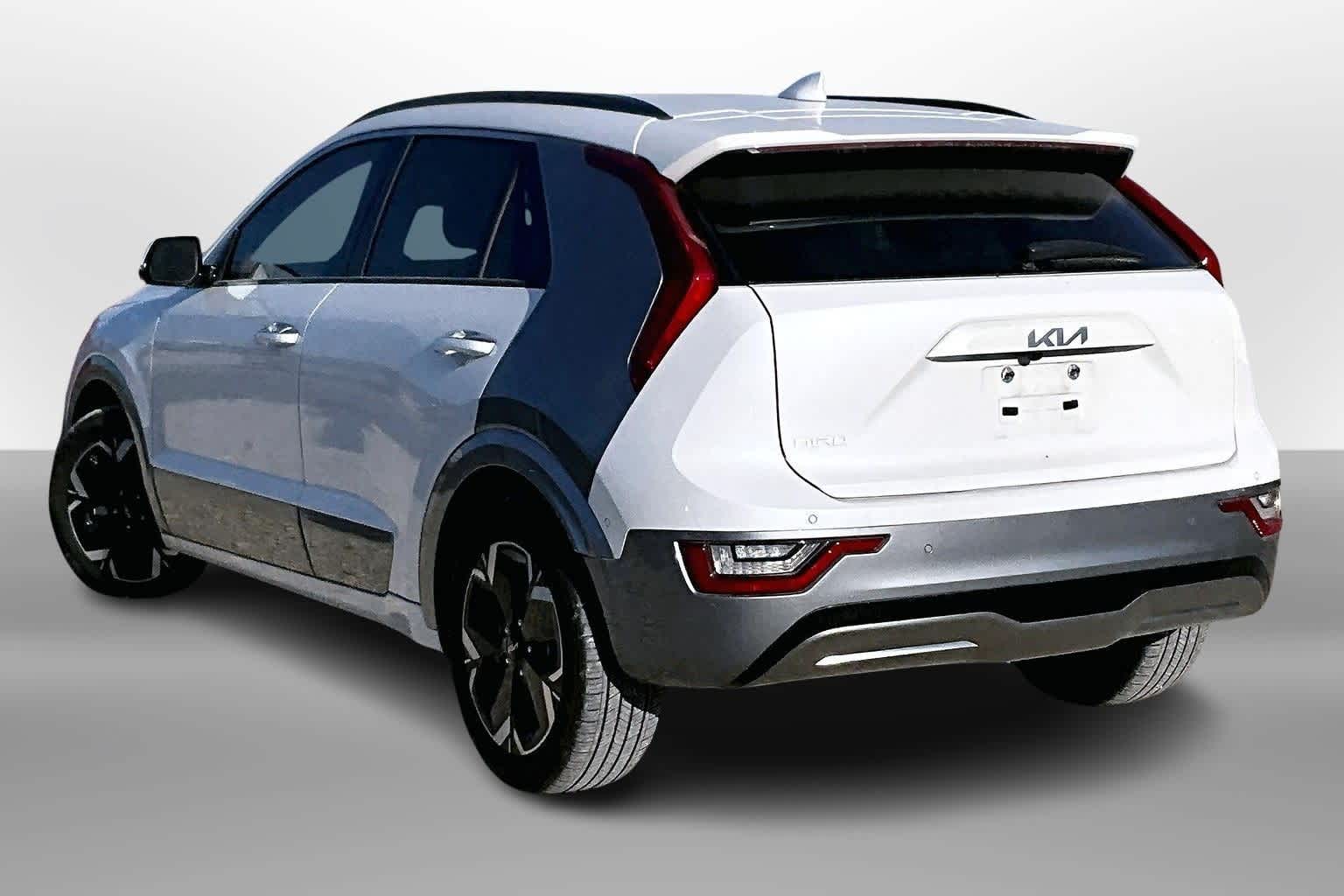 Thumbnail: 2023 Kia Niro - 11