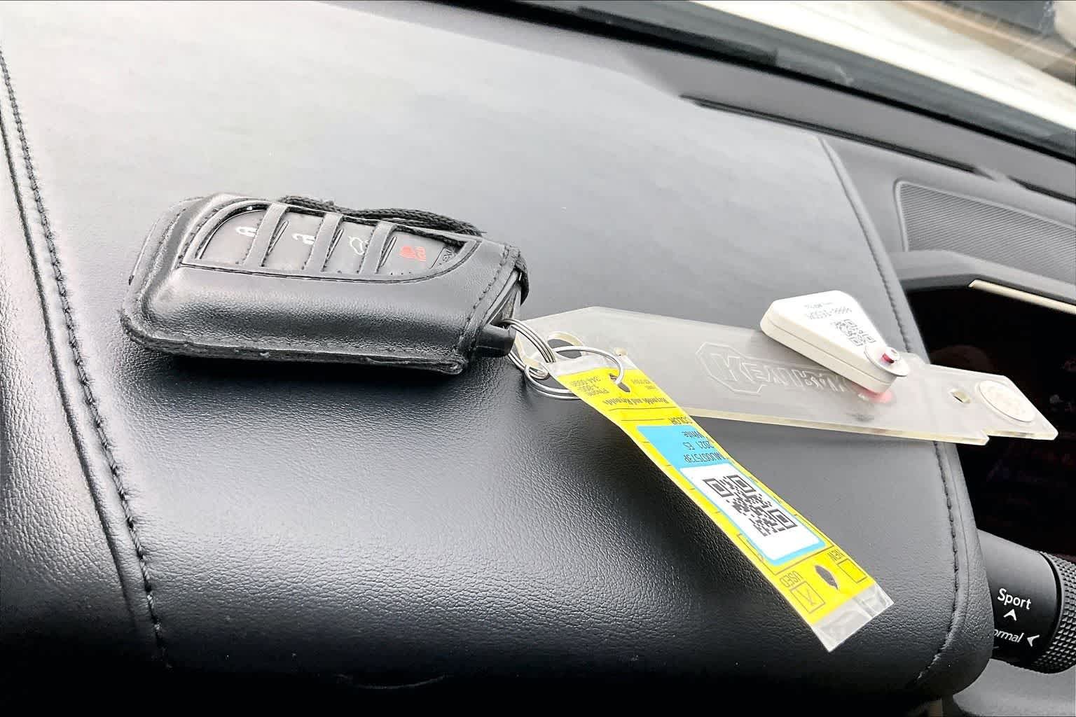 Thumbnail: 2021 Lexus ES - 9