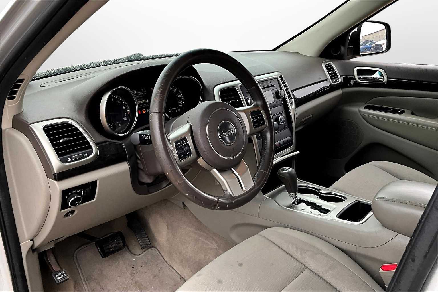 Thumbnail: 2011 Jeep Grand Cherokee - 12