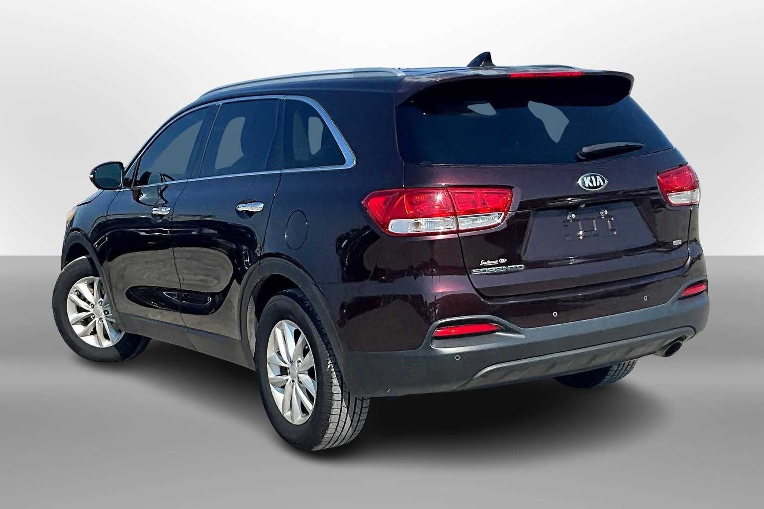 Thumbnail: 2016 Kia Sorento - 11