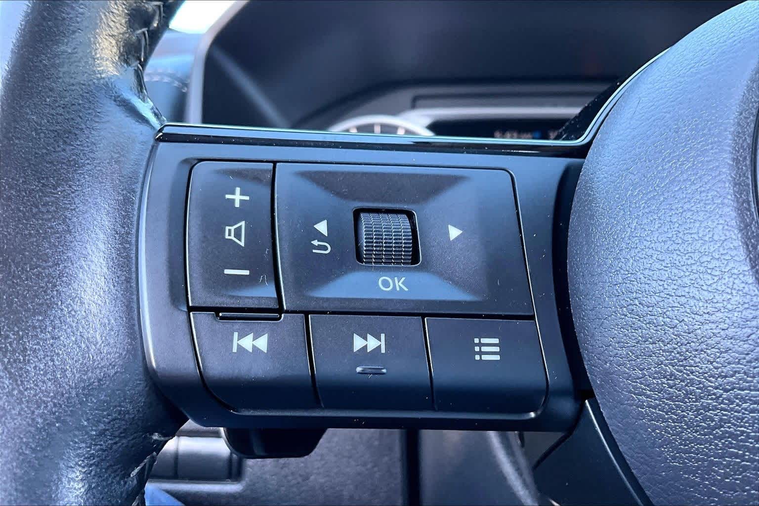 Thumbnail: 2023 Nissan Rogue - 17