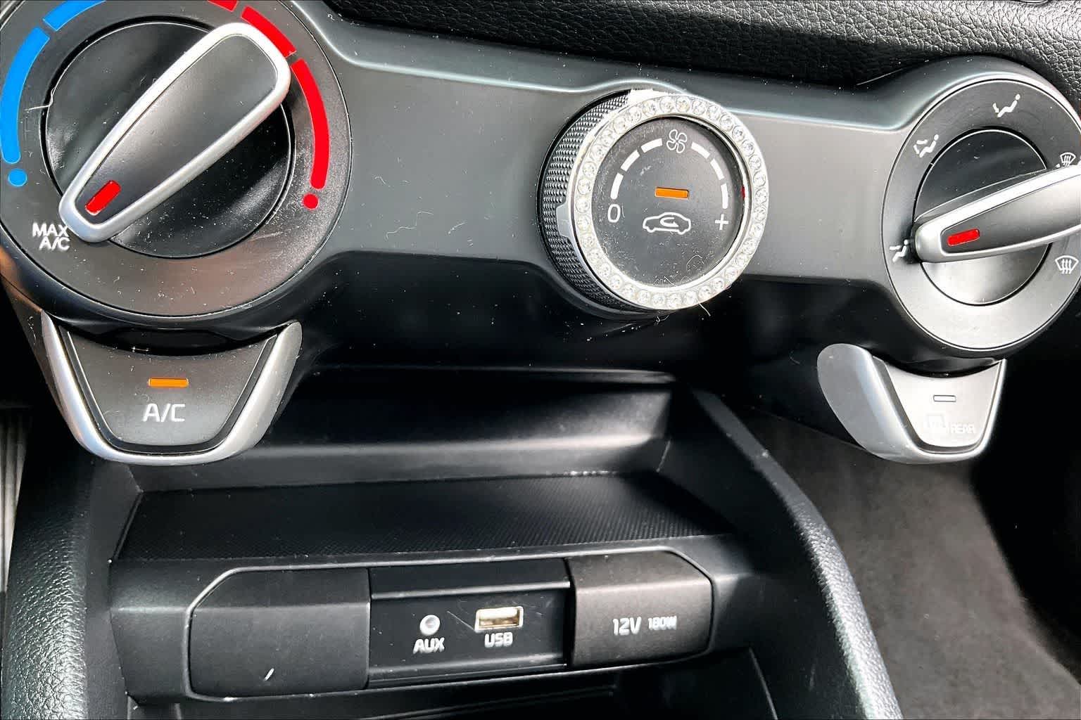 Thumbnail: 2020 Kia Rio - 19