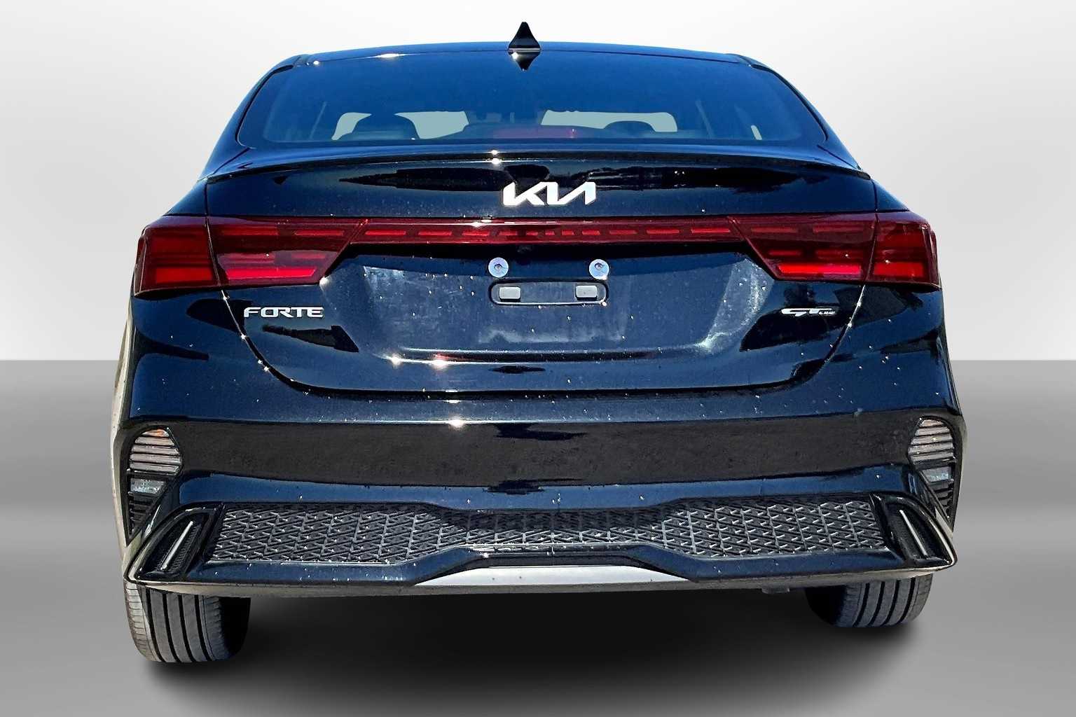 2022 Kia Forte GT-Line photo 4