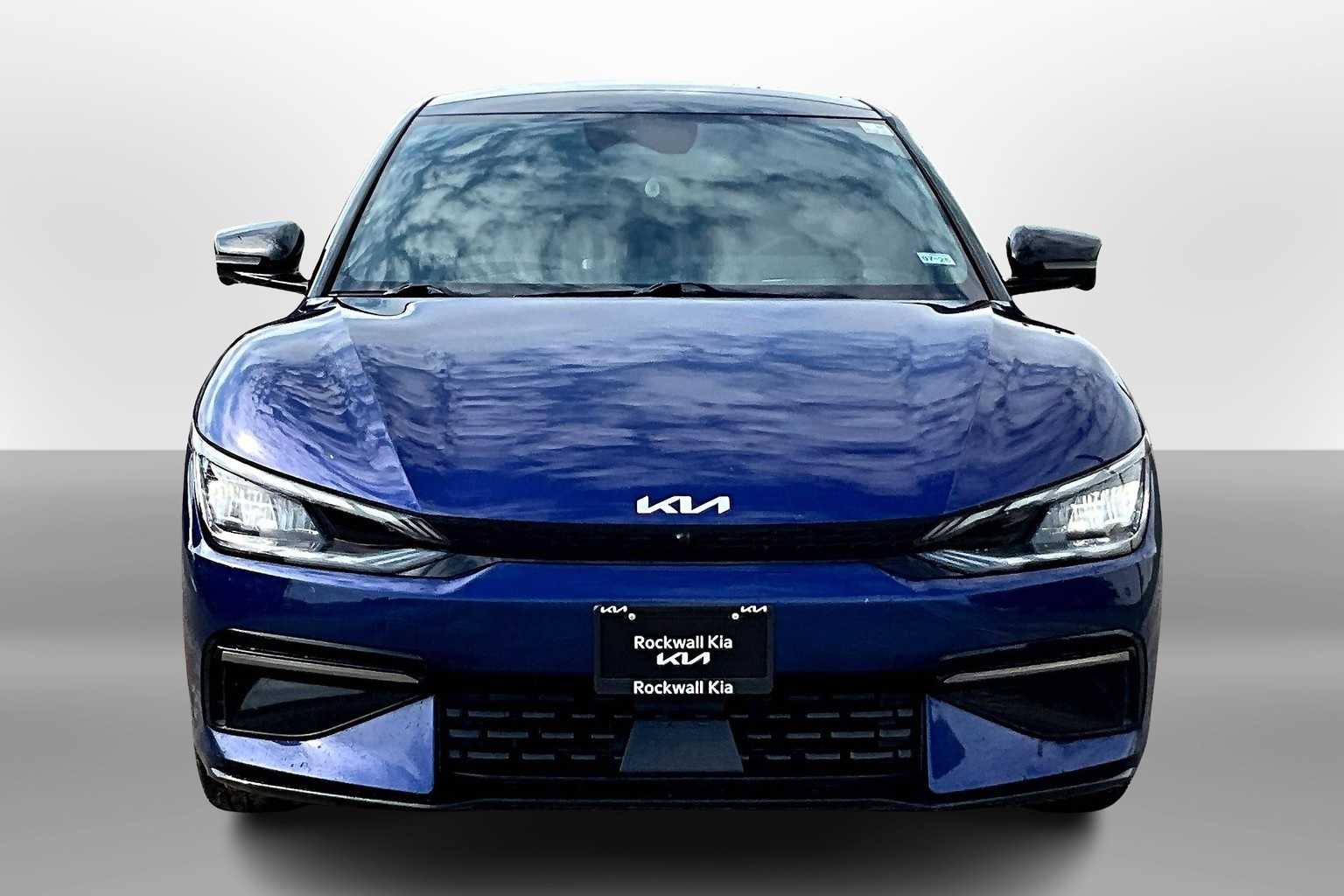 Thumbnail: 2022 Kia EV6 - 3
