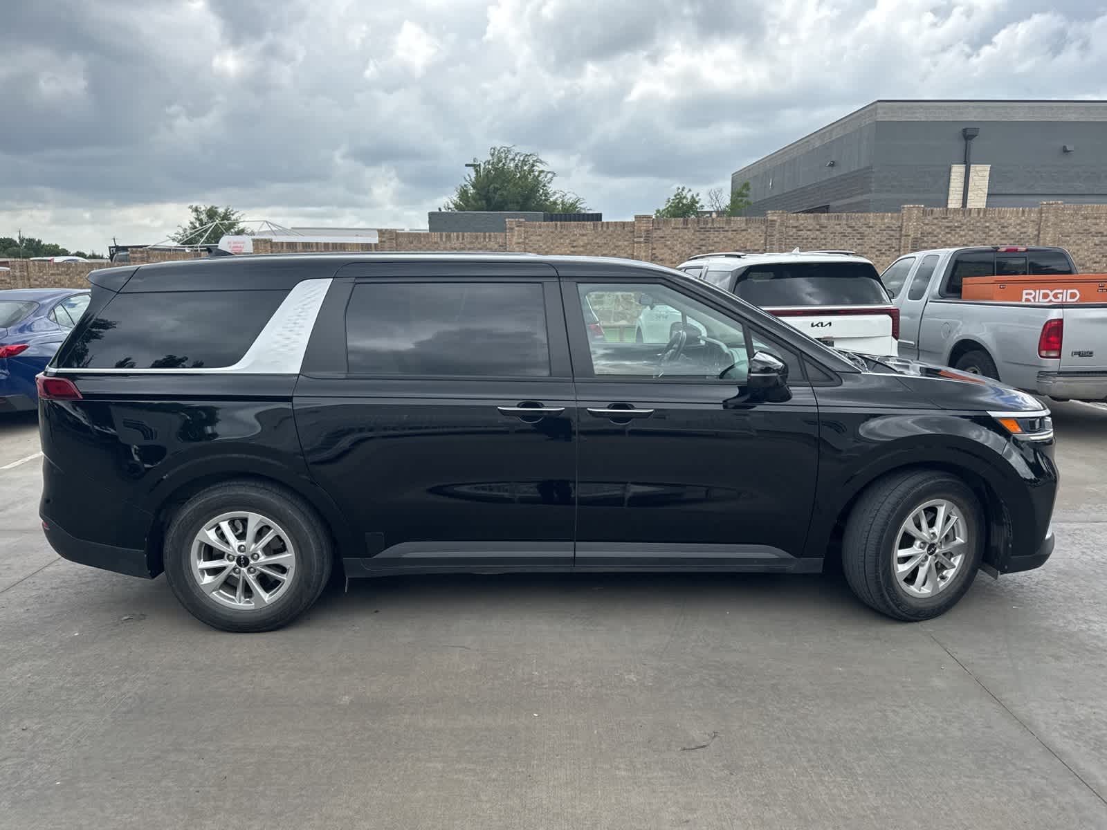 Thumbnail: 2022 Kia Carnival - 4