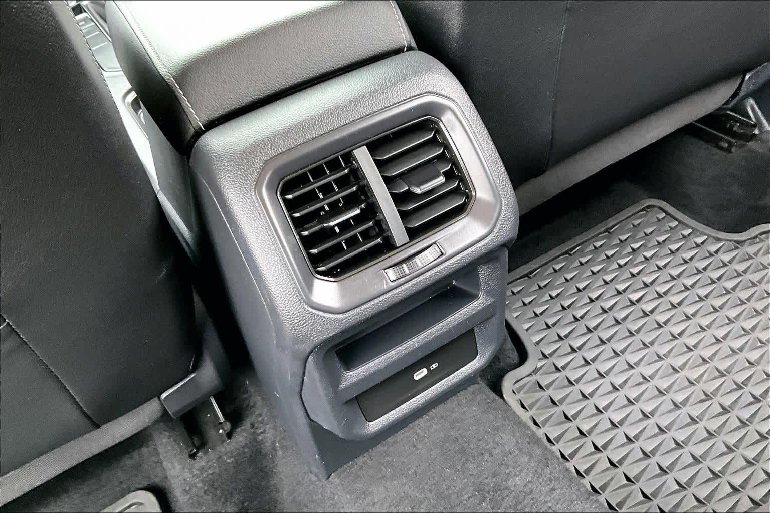 Thumbnail: 2022 Volkswagen Taos - 24