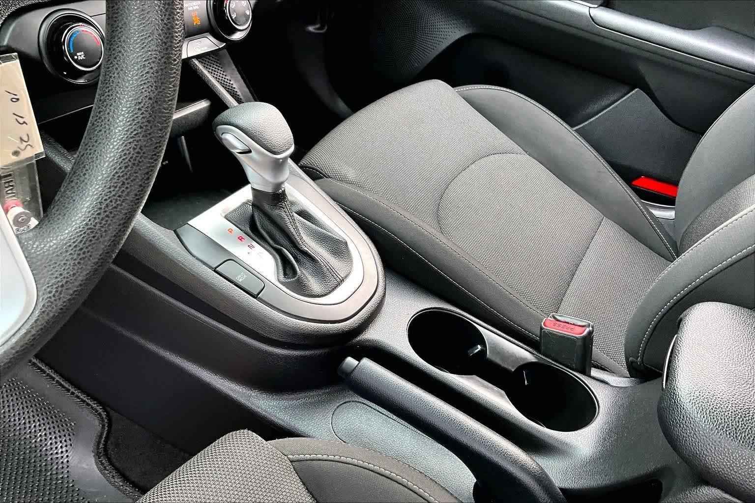 Thumbnail: 2022 Kia Forte - 12