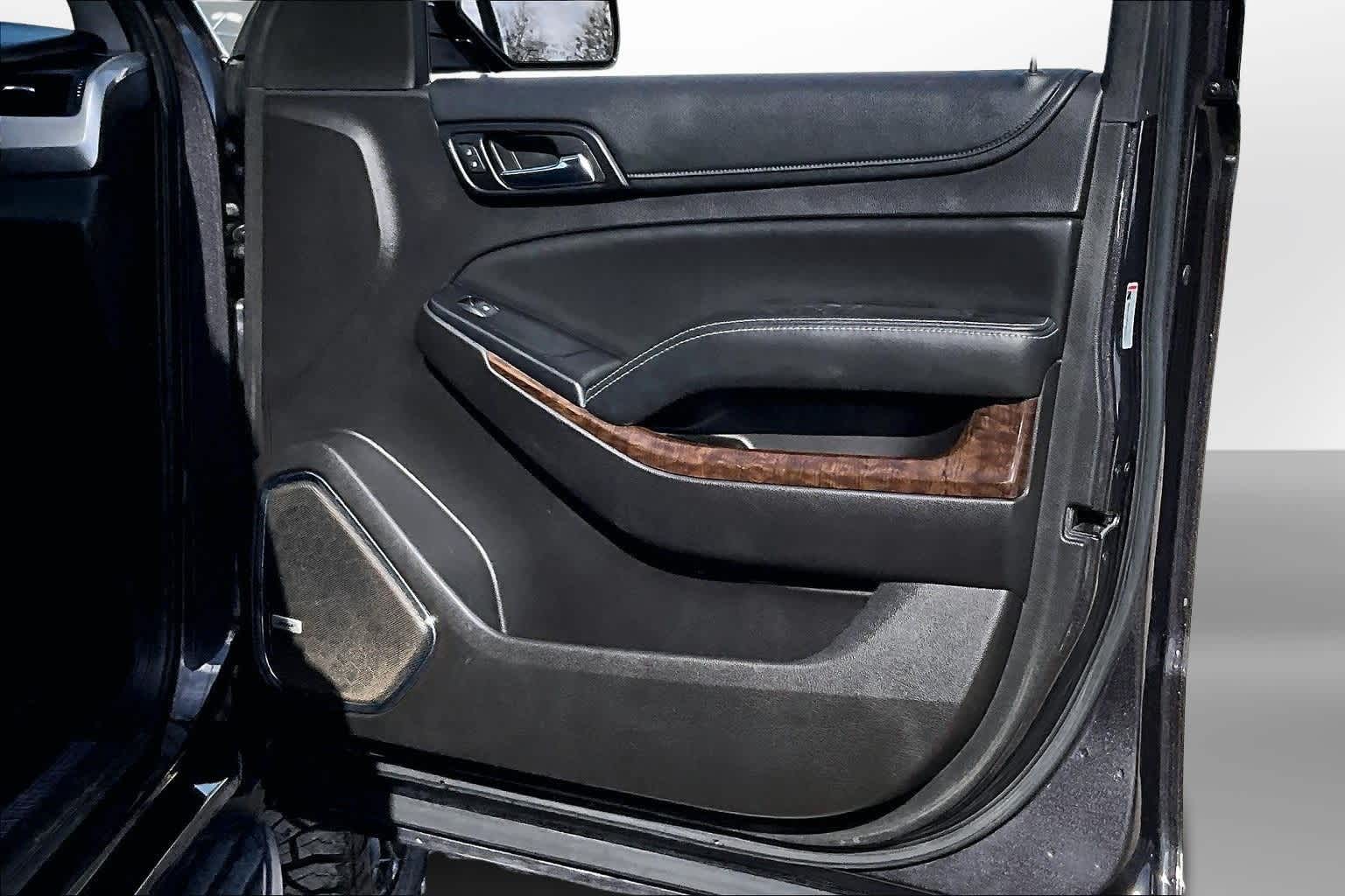 Thumbnail: 2016 Chevrolet Suburban - 18