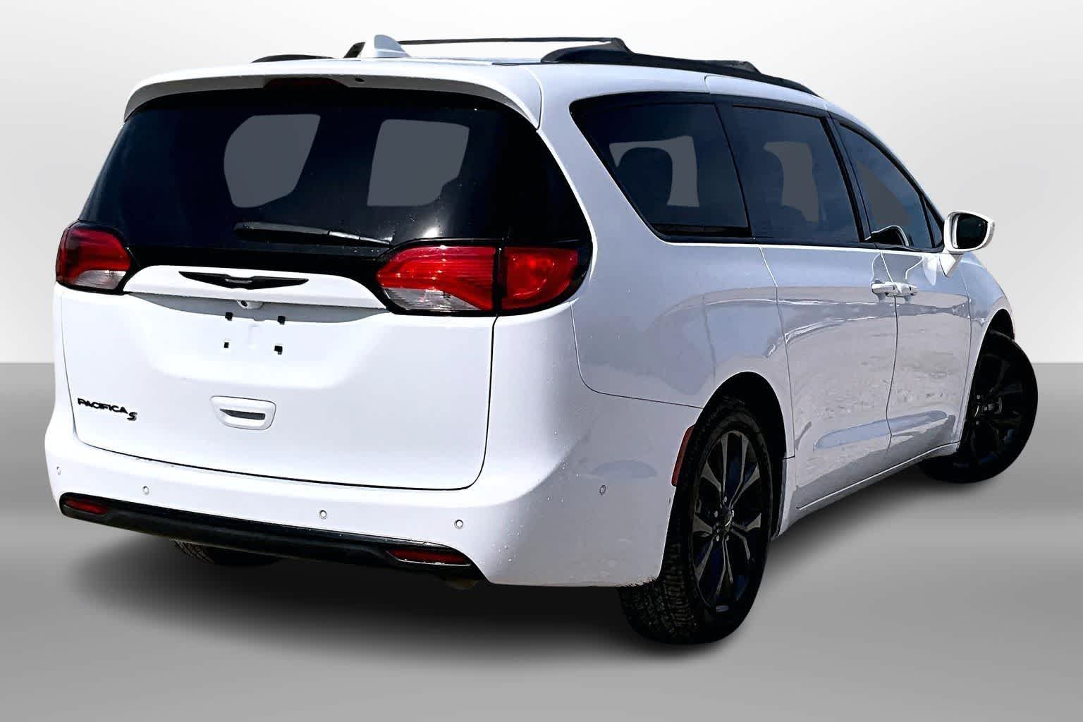 Thumbnail: 2019 Chrysler Pacifica - 2