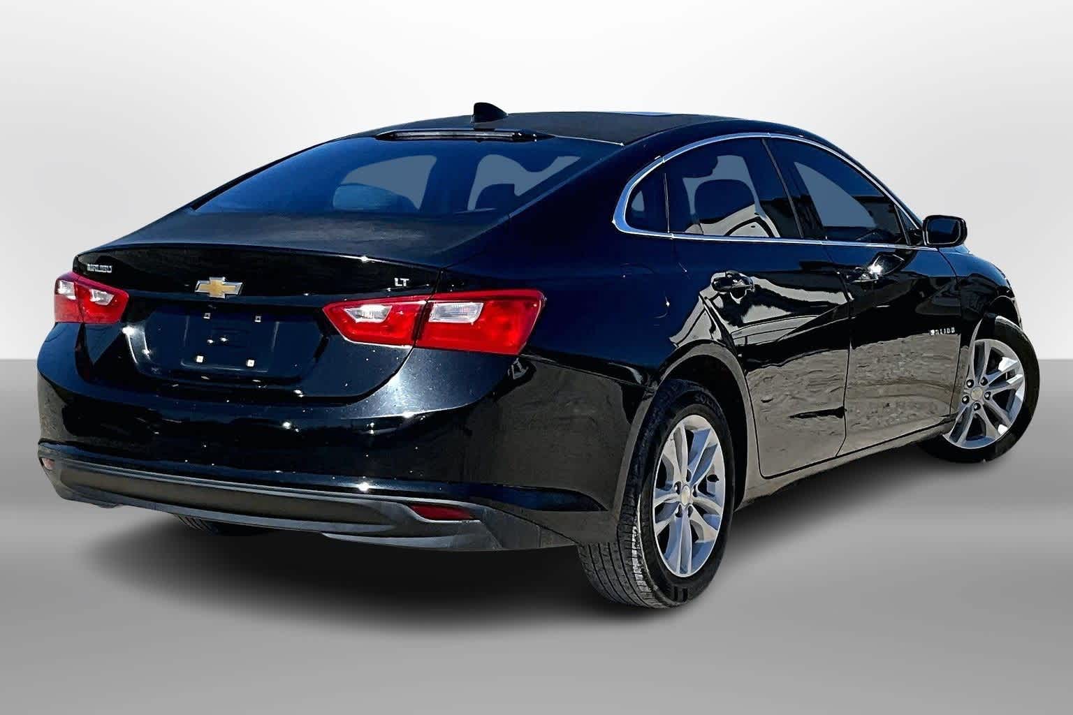 Thumbnail: 2018 Chevrolet Malibu - 2