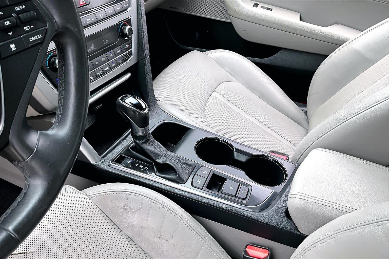Thumbnail: 2016 Hyundai Sonata - 26