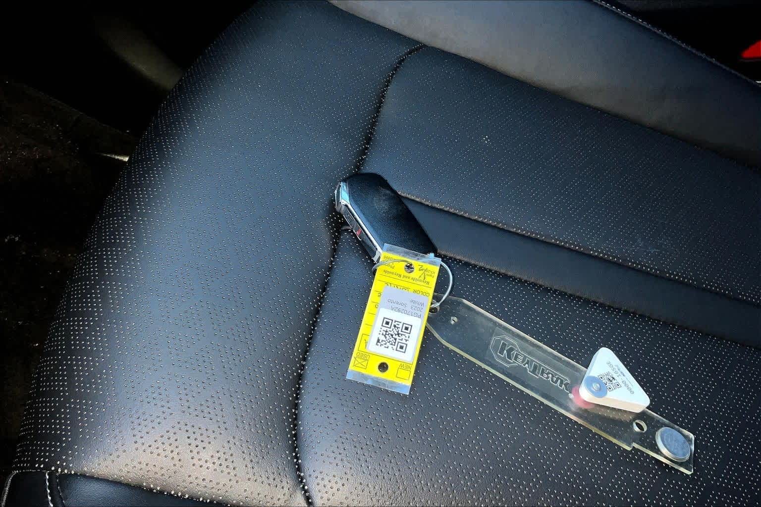 Thumbnail: 2023 Kia Sorento - 9