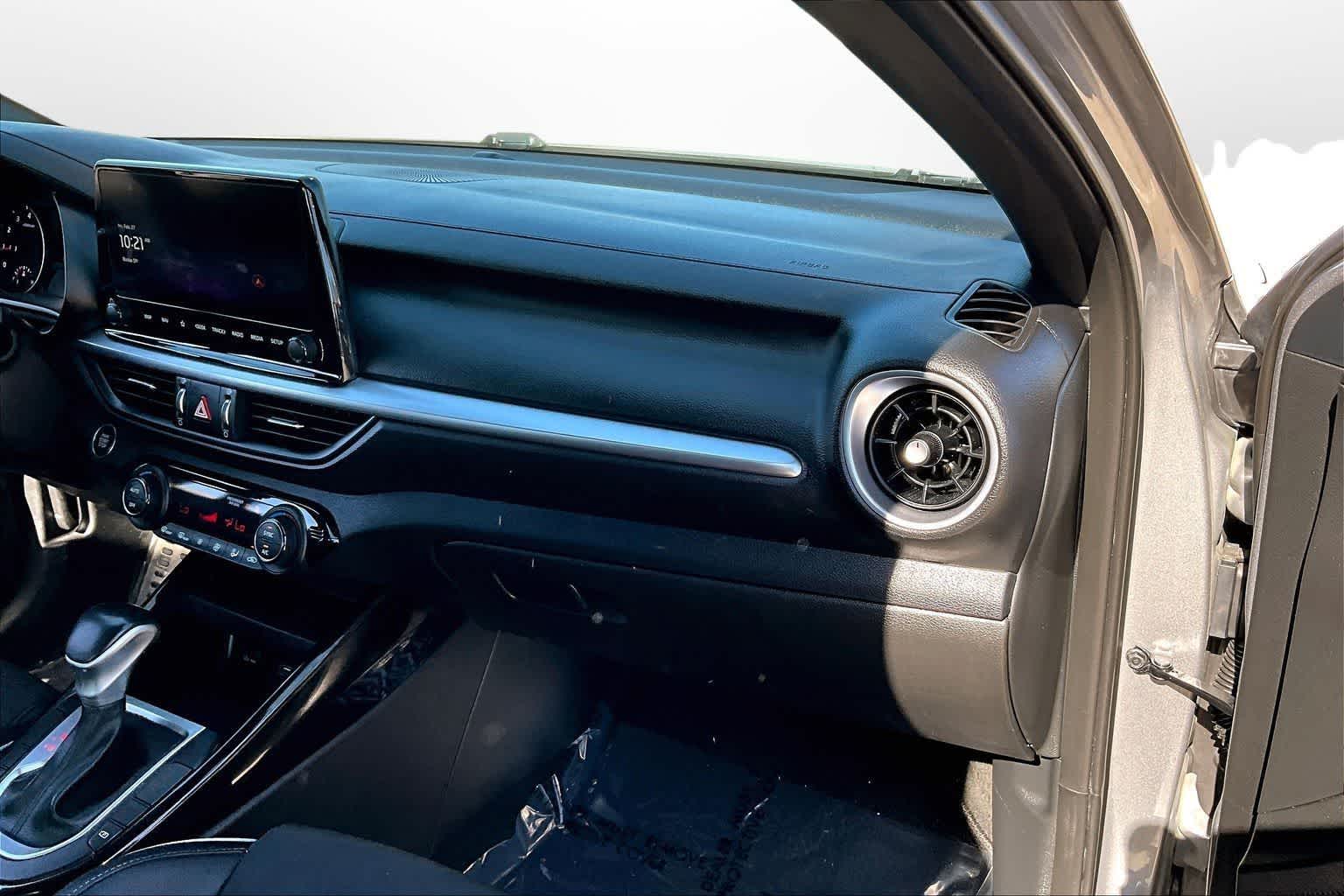 Thumbnail: 2023 Kia Forte - 14