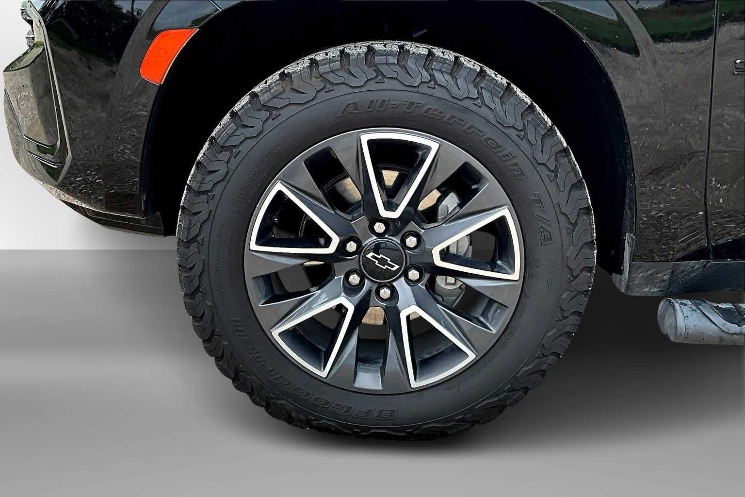 Thumbnail: 2023 Chevrolet Suburban - 8