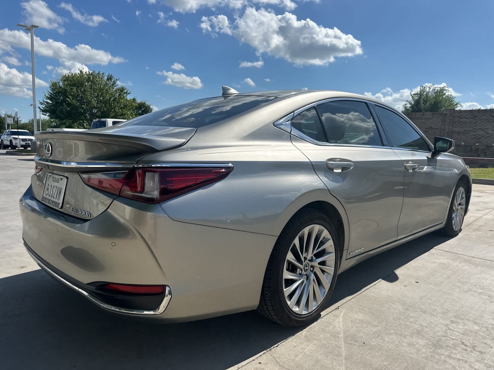 Thumbnail: 2021 Lexus ES - 5