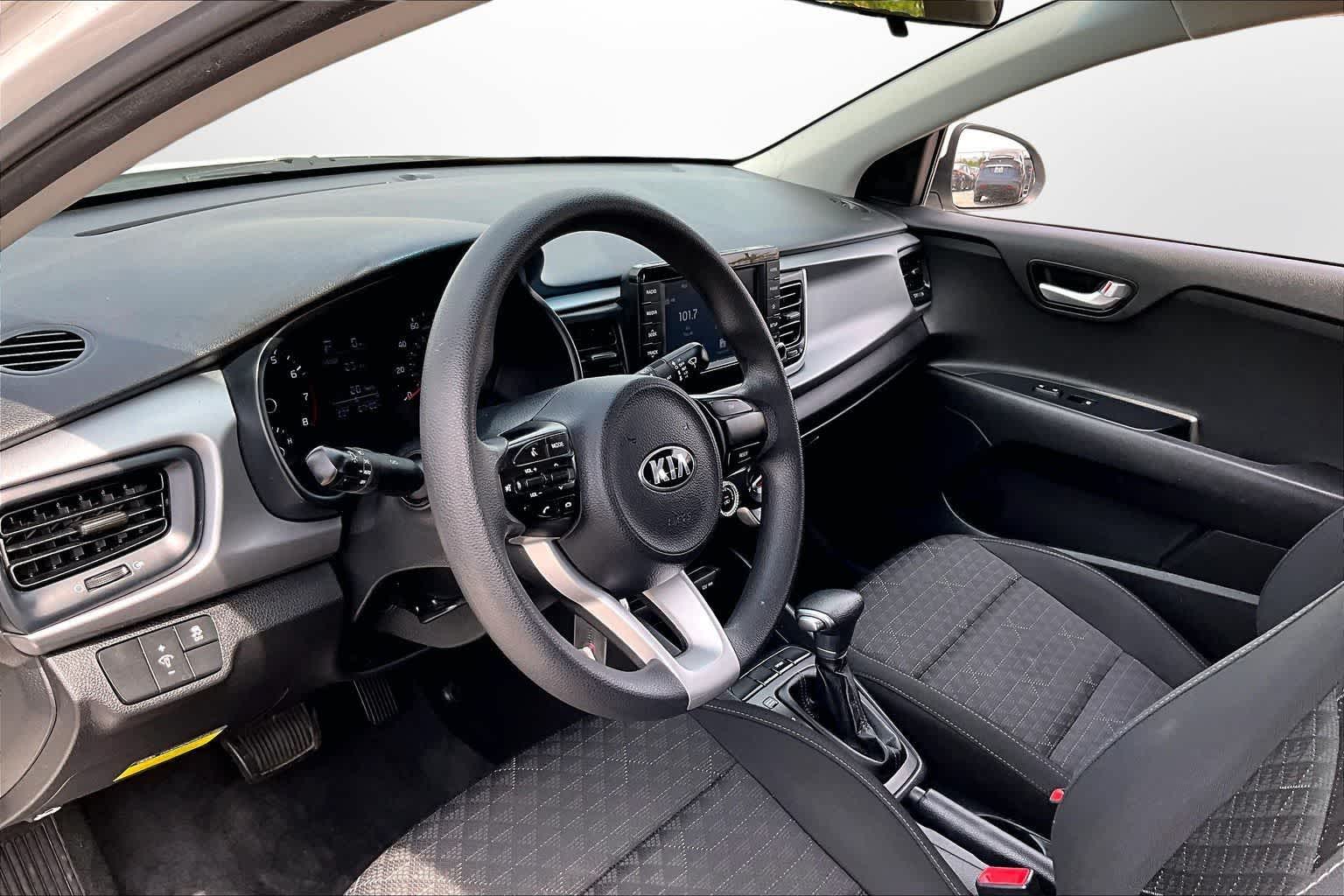 Thumbnail: 2020 Kia Rio - 10