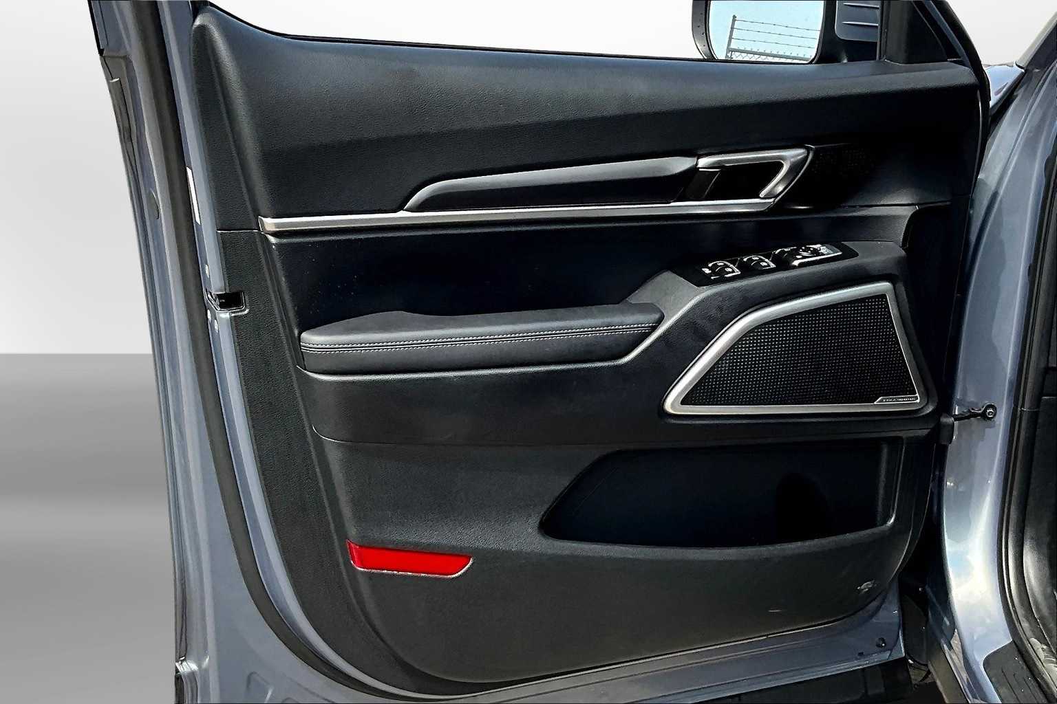 Thumbnail: 2023 Kia Telluride - 17