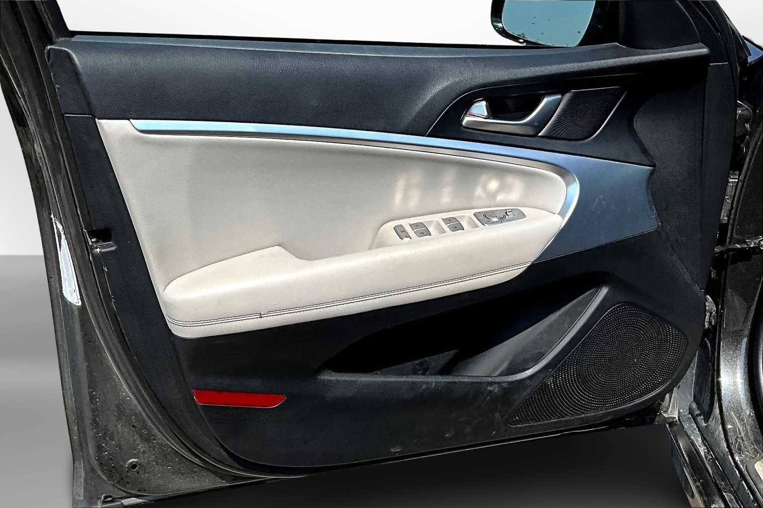 Thumbnail: 2023 Genesis G70 - 17