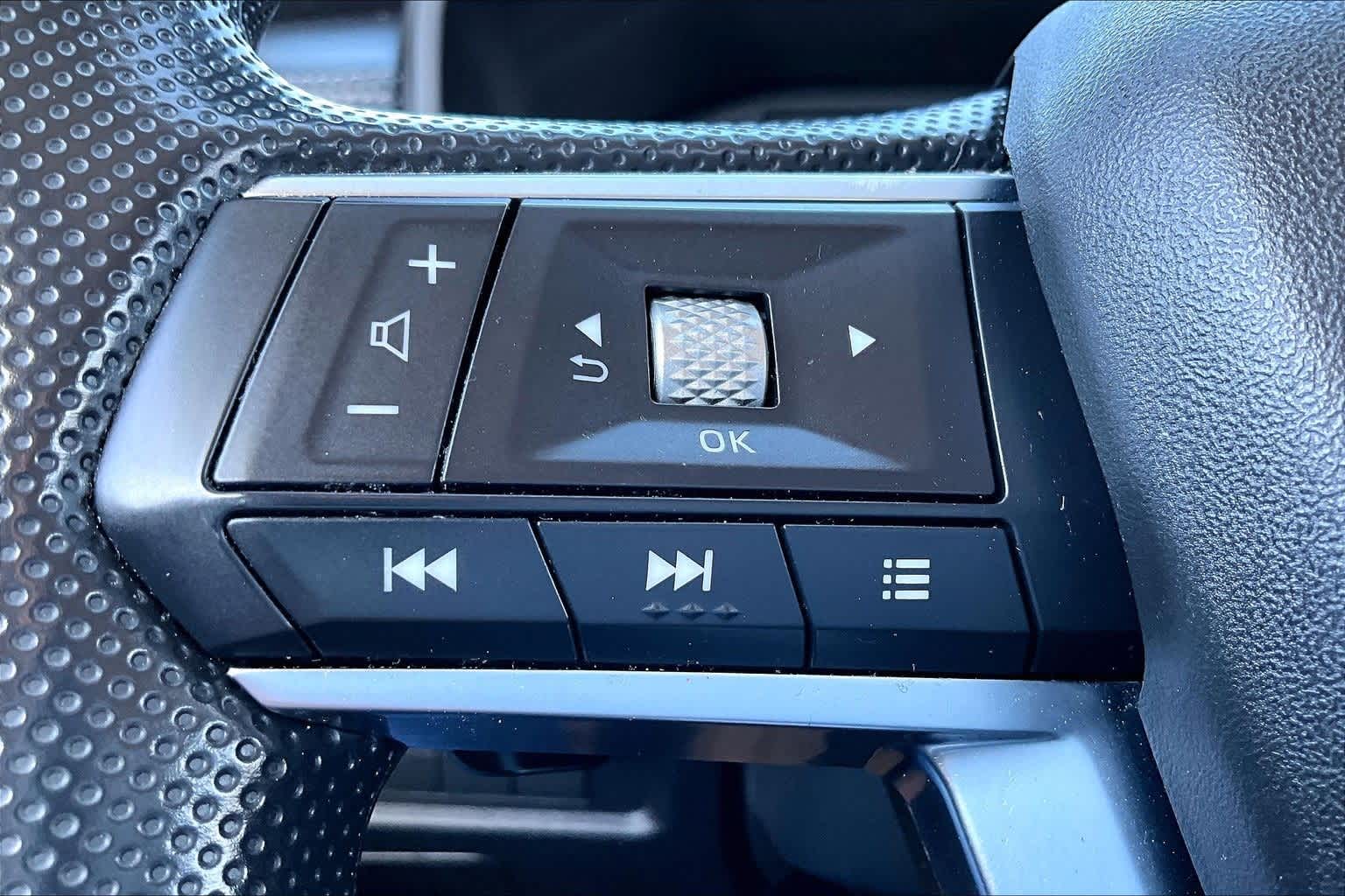 Thumbnail: 2022 Mitsubishi Outlander - 17