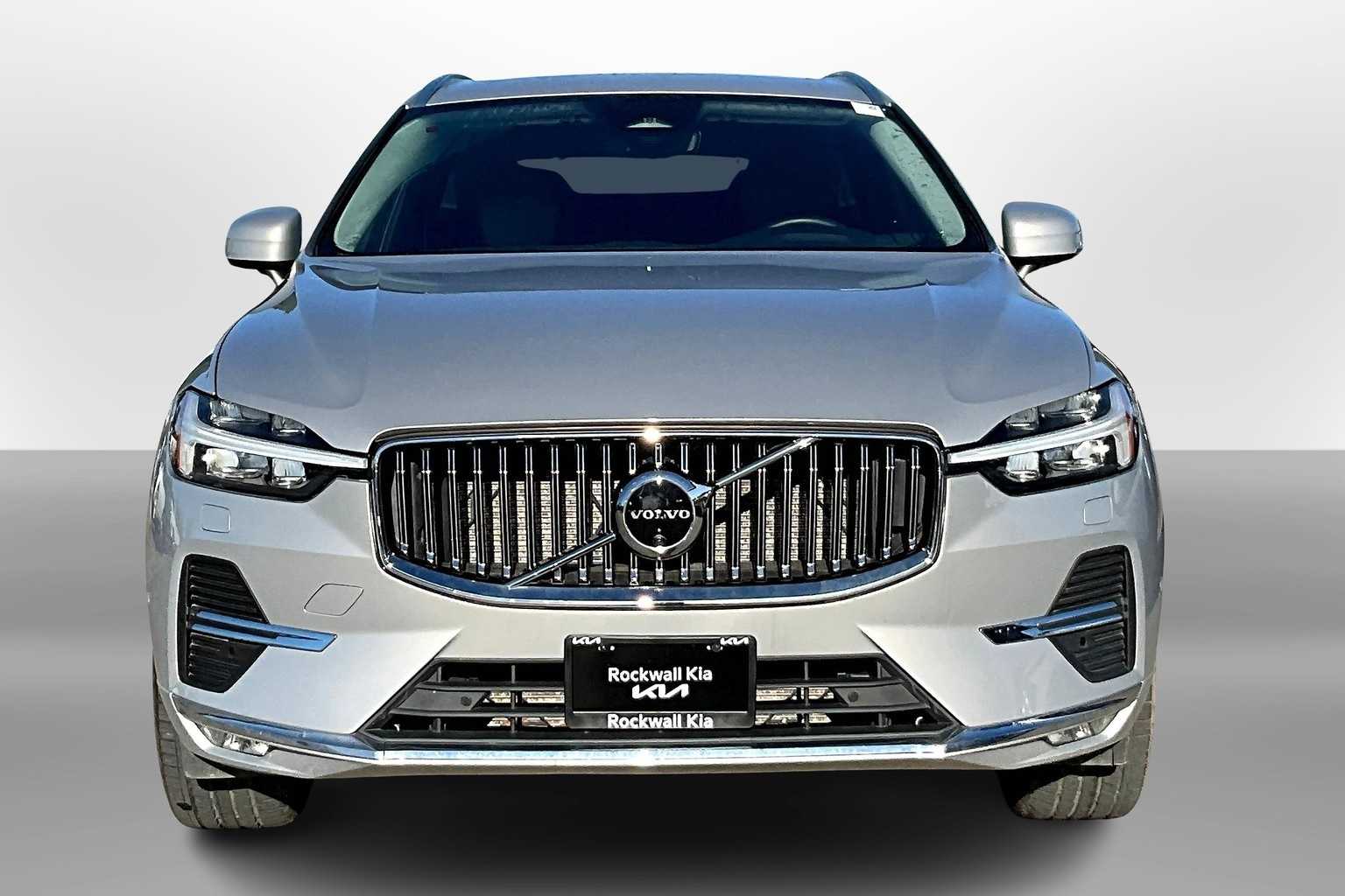 2023 Volvo XC60 B5 Plus photo 3