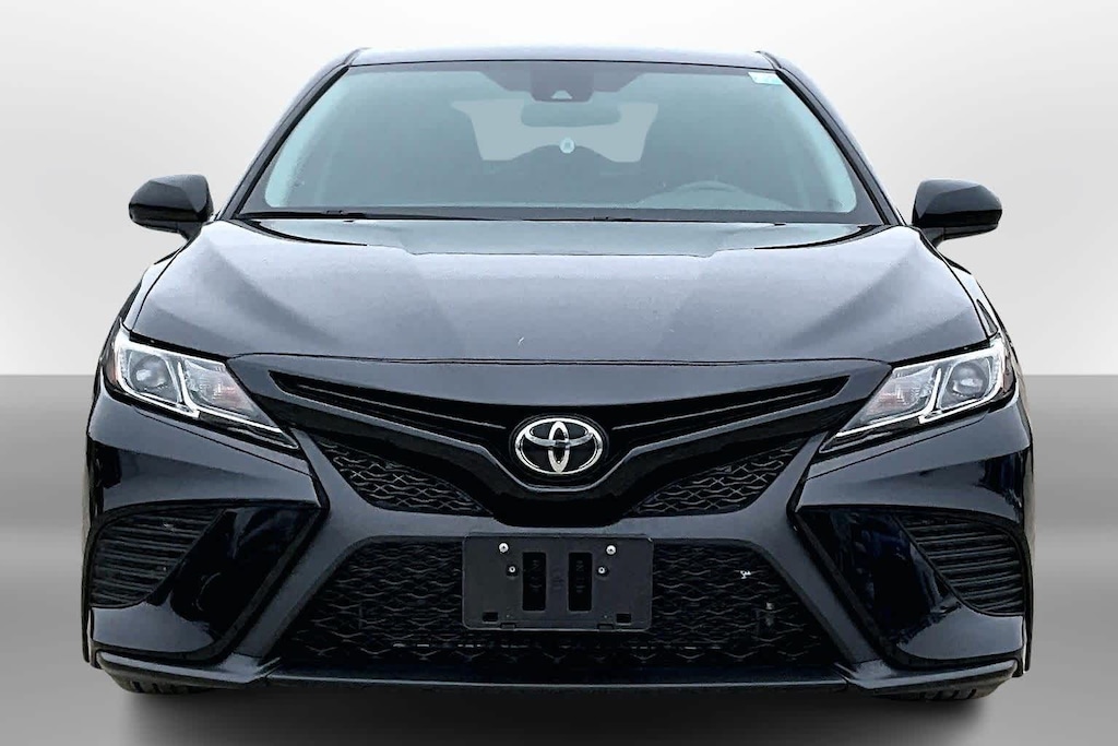 Used 2020 Toyota Camry SE Sedan