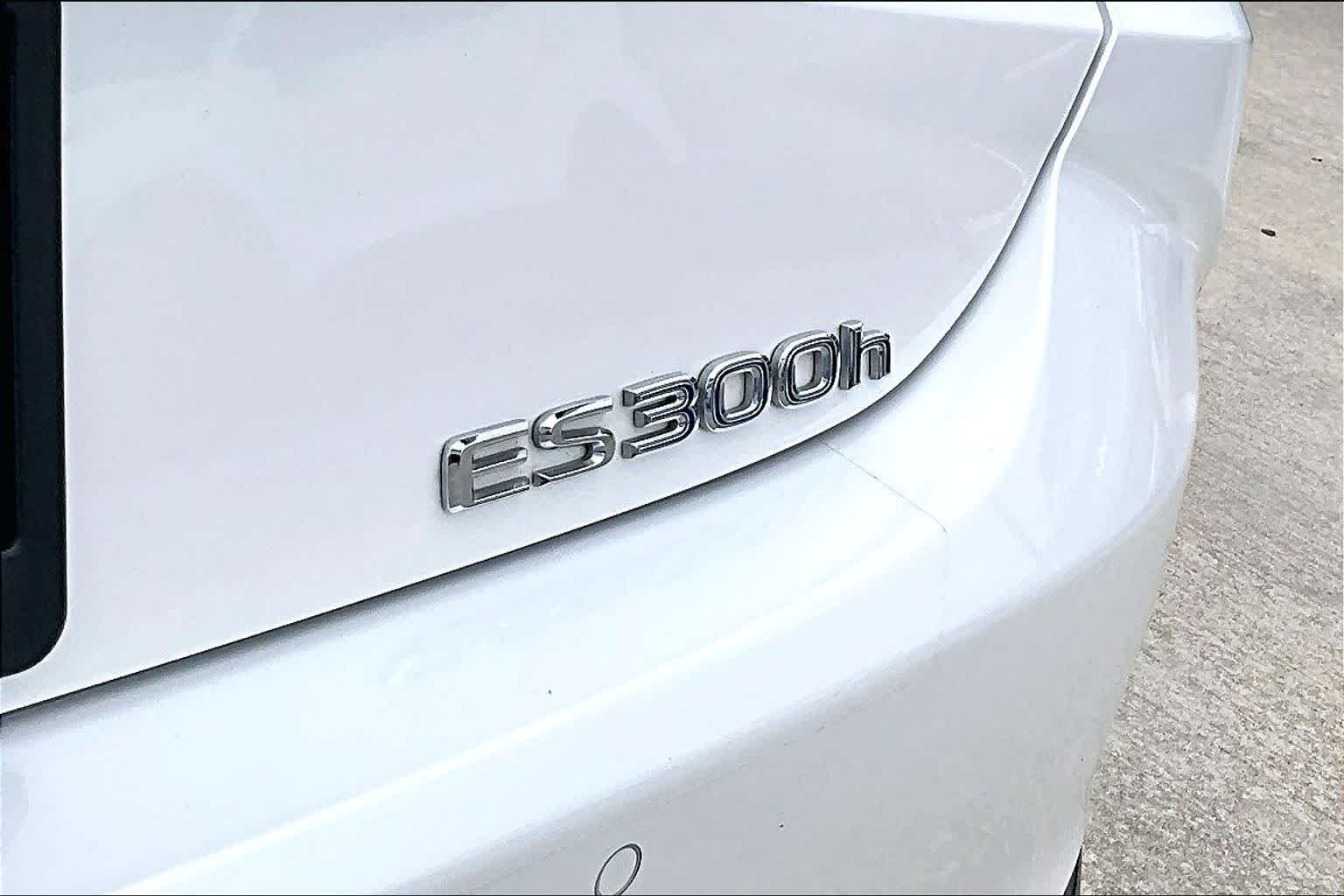 Thumbnail: 2021 Lexus ES - 28