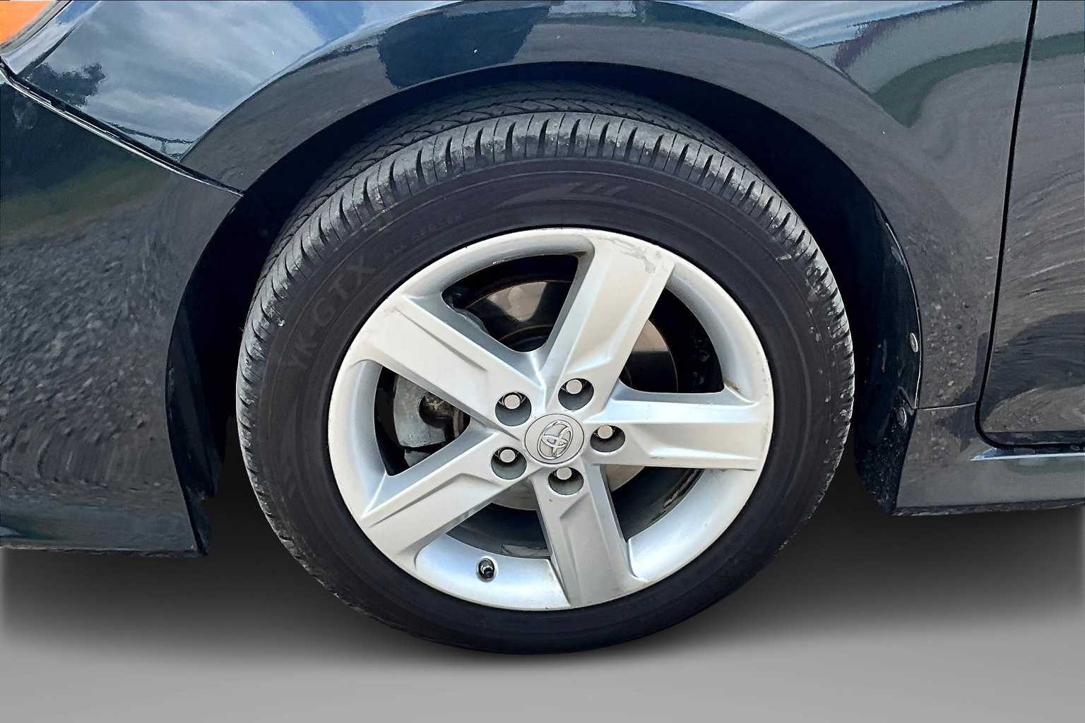 Thumbnail: 2013 Toyota Camry - 8