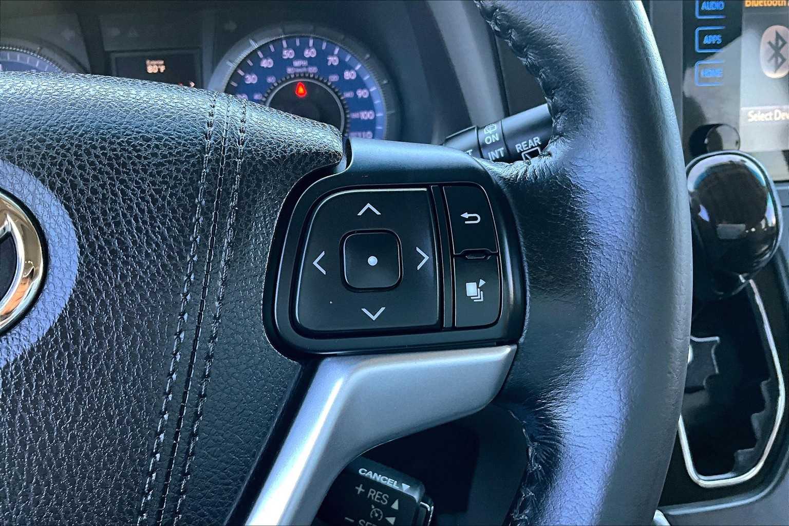 Thumbnail: 2015 Toyota Sienna - 20