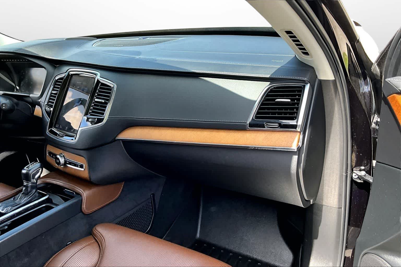 Thumbnail: 2020 Volvo XC90 - 15