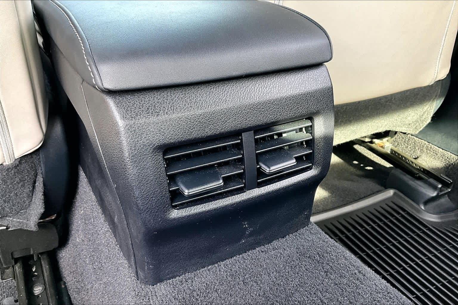 Thumbnail: 2016 Lexus IS - 22