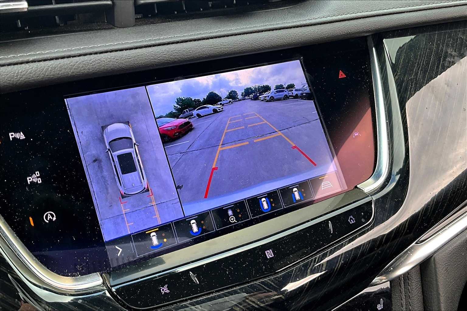 Thumbnail: 2020 Cadillac XT6 - 22