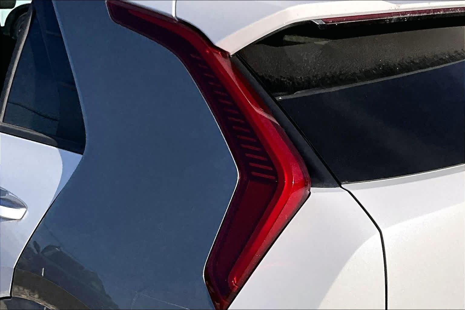 Thumbnail: 2023 Kia Niro - 26