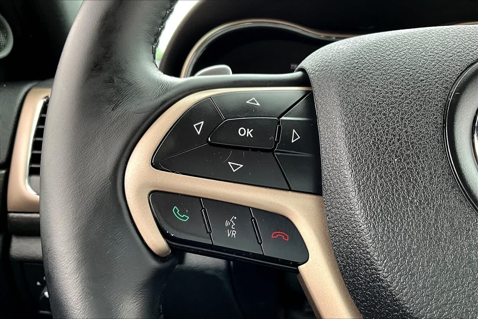 Thumbnail: 2015 Jeep Grand Cherokee - 17