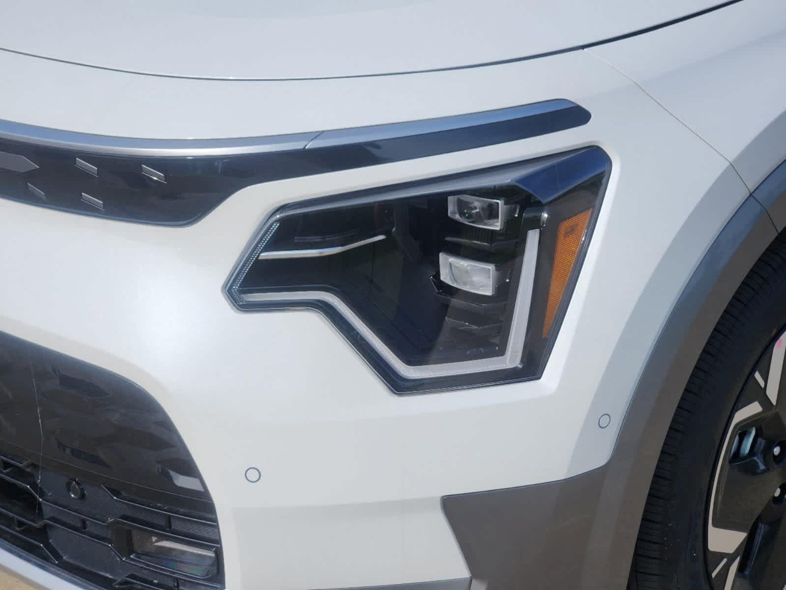 Thumbnail: 2023 Kia Niro - 23