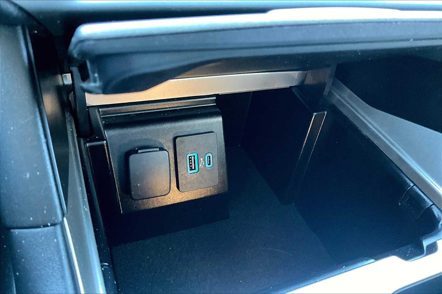 Thumbnail: 2021 Ford Explorer - 23