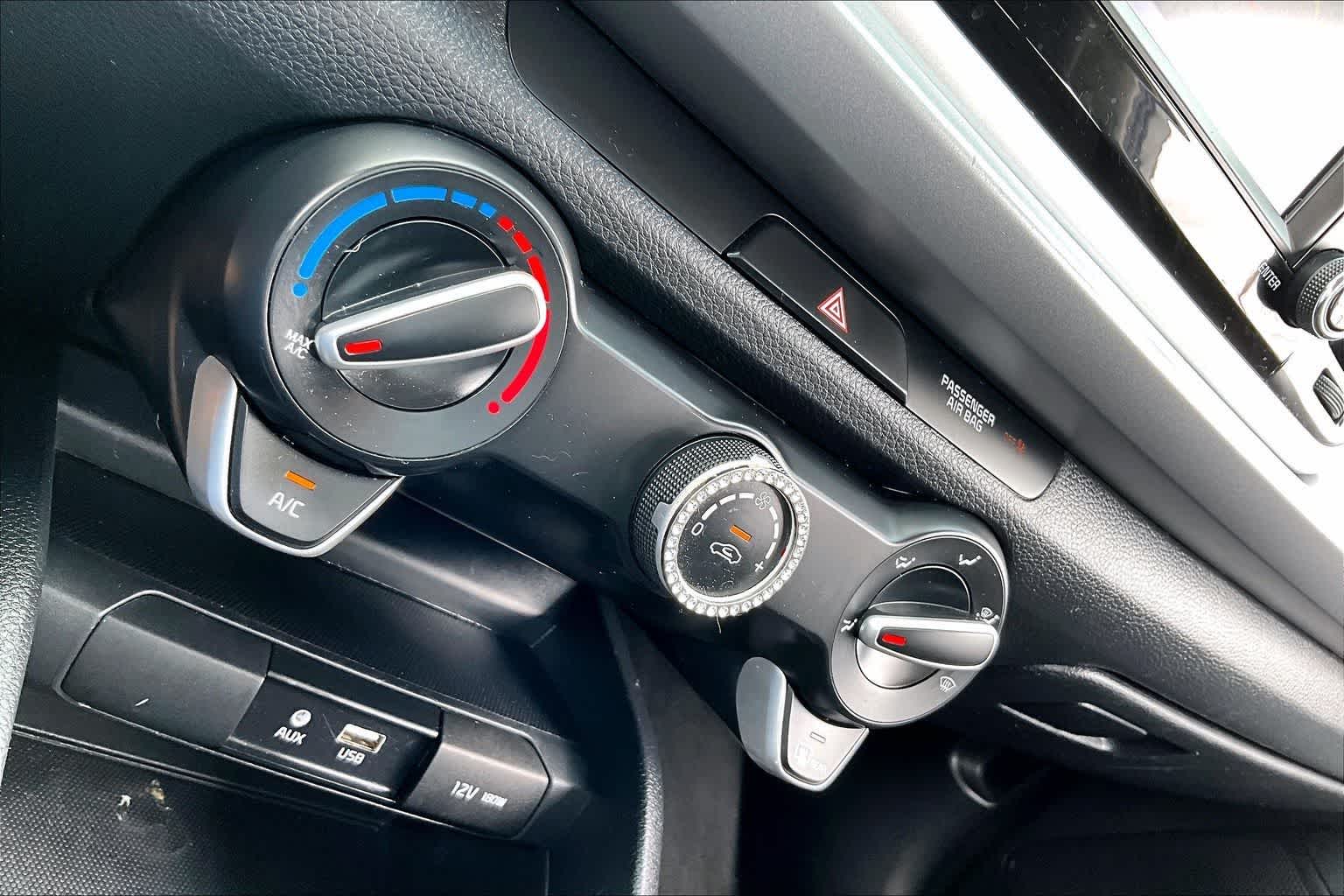 Thumbnail: 2020 Kia Rio - 20