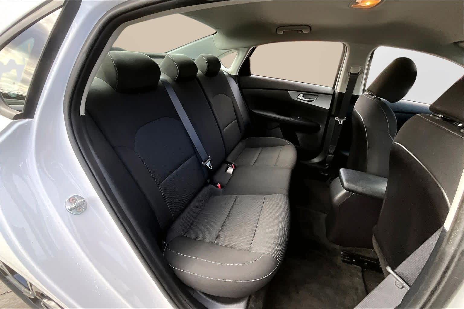 Thumbnail: 2021 Kia Forte - 27