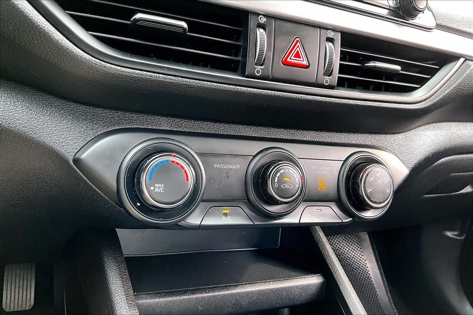 Thumbnail: 2022 Kia Forte - 23