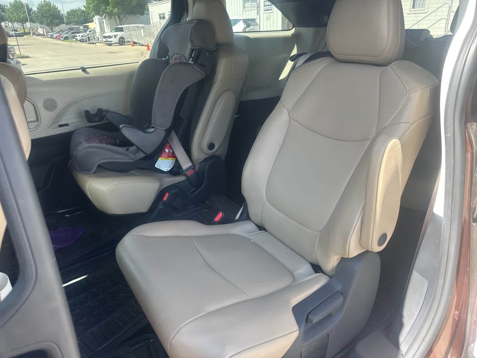 Thumbnail: 2022 Toyota Sienna - 10