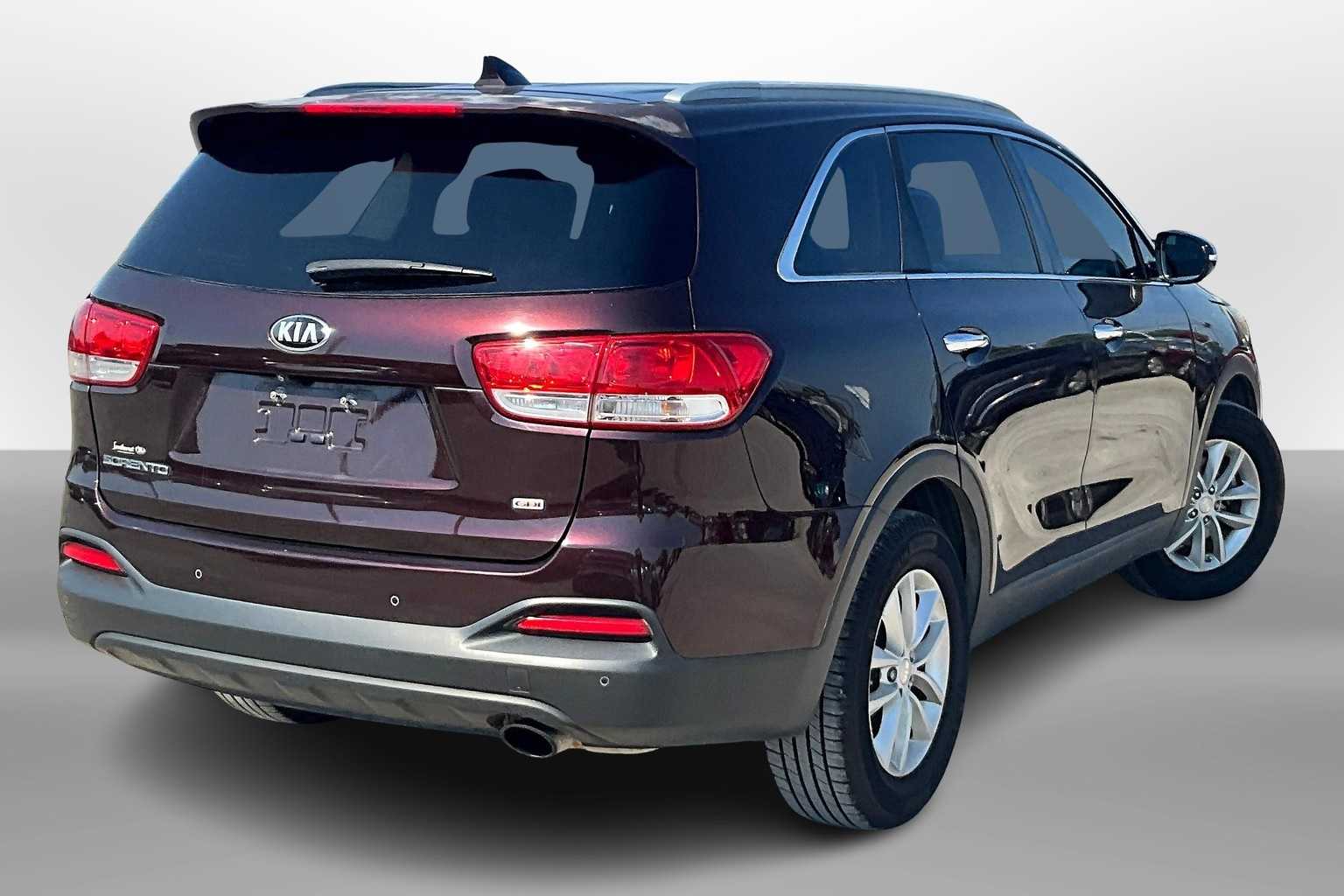 Thumbnail: 2016 Kia Sorento - 2